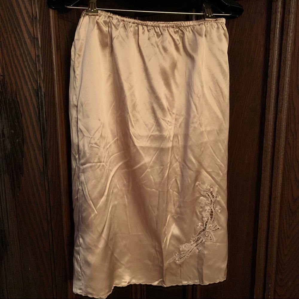 Tracy silk embroidered bow slip w back opening in champagne - small